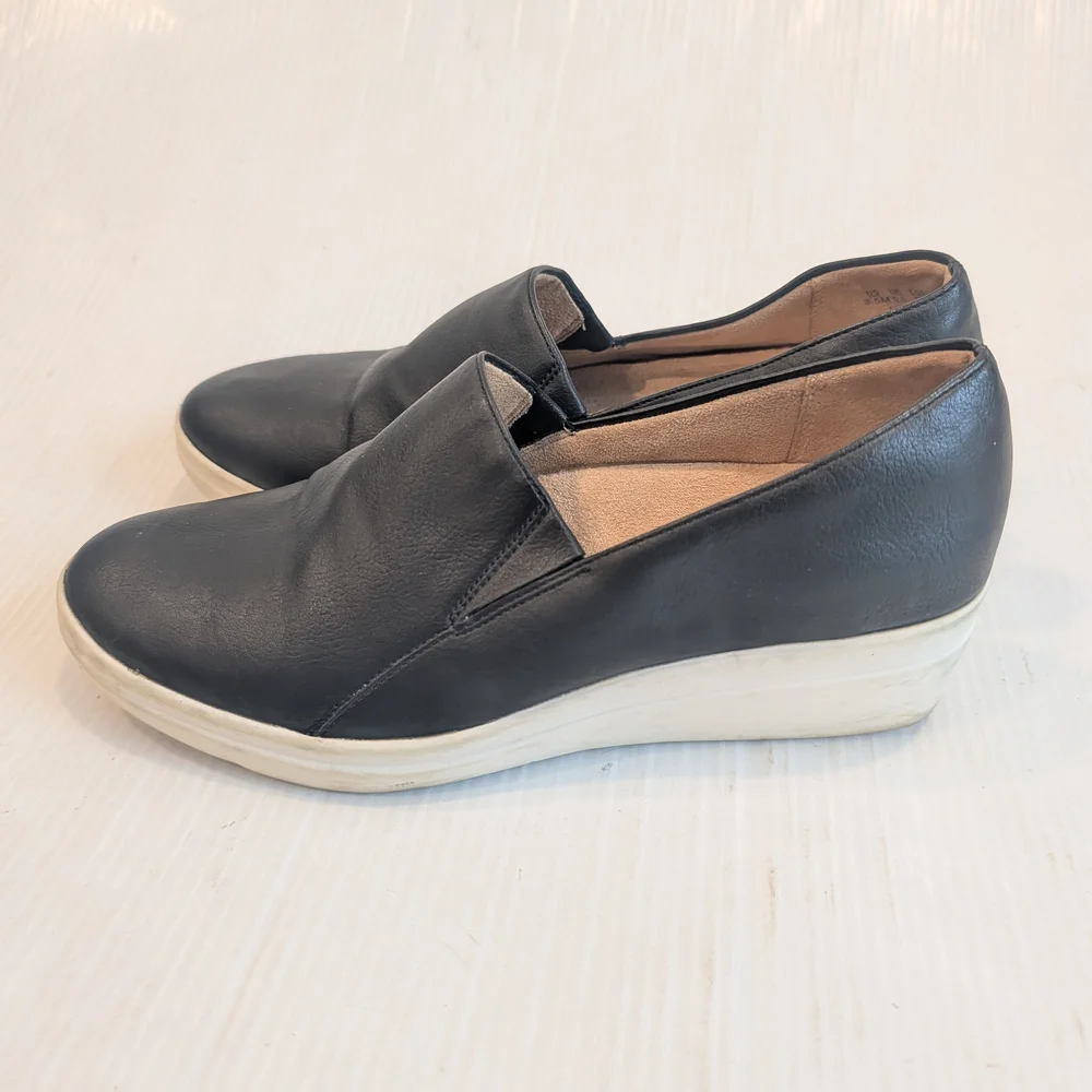 NATURALIZER Sandra Black Leather Women's Slip-on Wedge Loafers Size 8.5